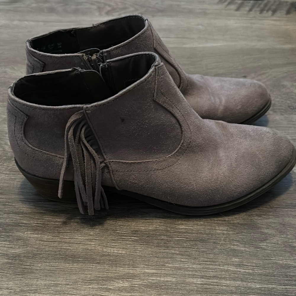 Carlos Santana fringe booties size 7
